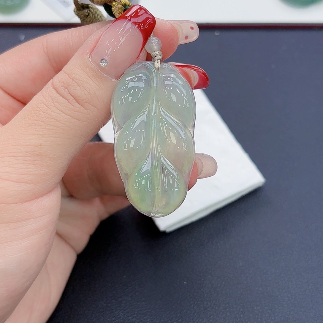 翡翠颈饰未镶嵌叶子吊坠