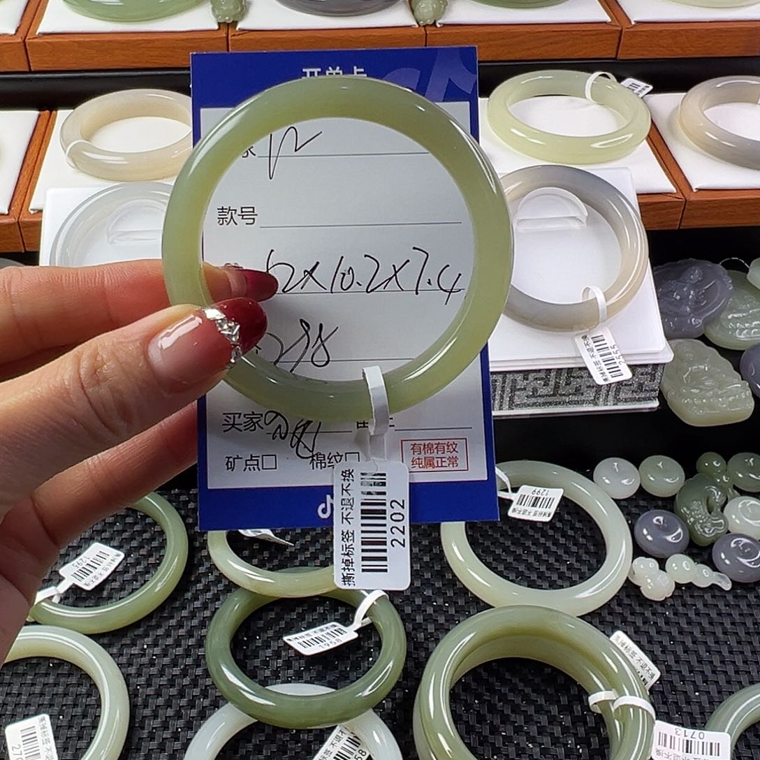 和田玉手镯未镶嵌猫*