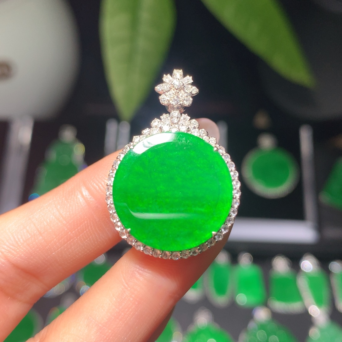 翡翠颈饰18K金镶嵌翡翠