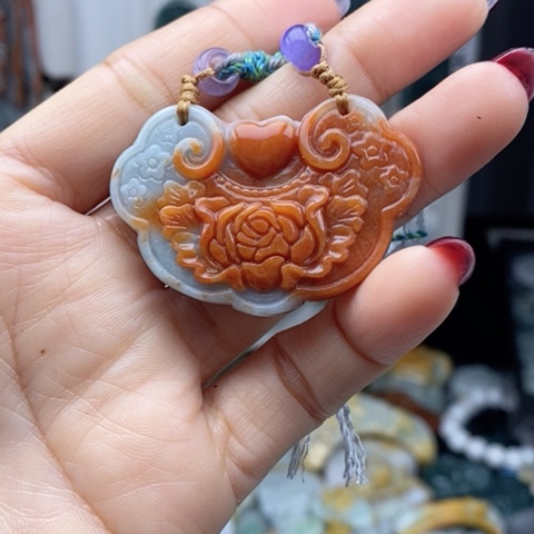 翡翠颈饰未镶嵌翡翠