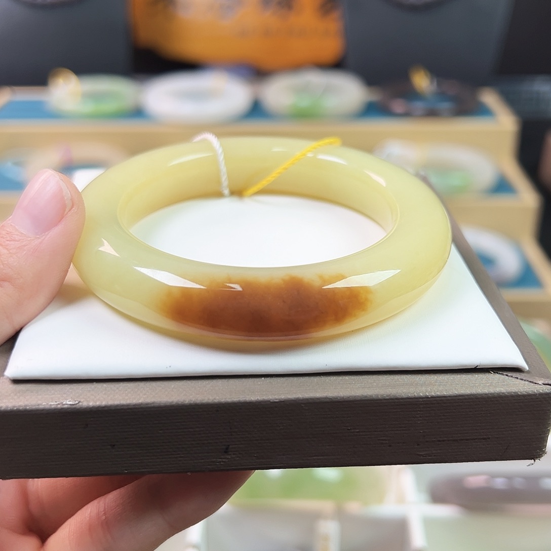 和田玉未镶嵌手镯