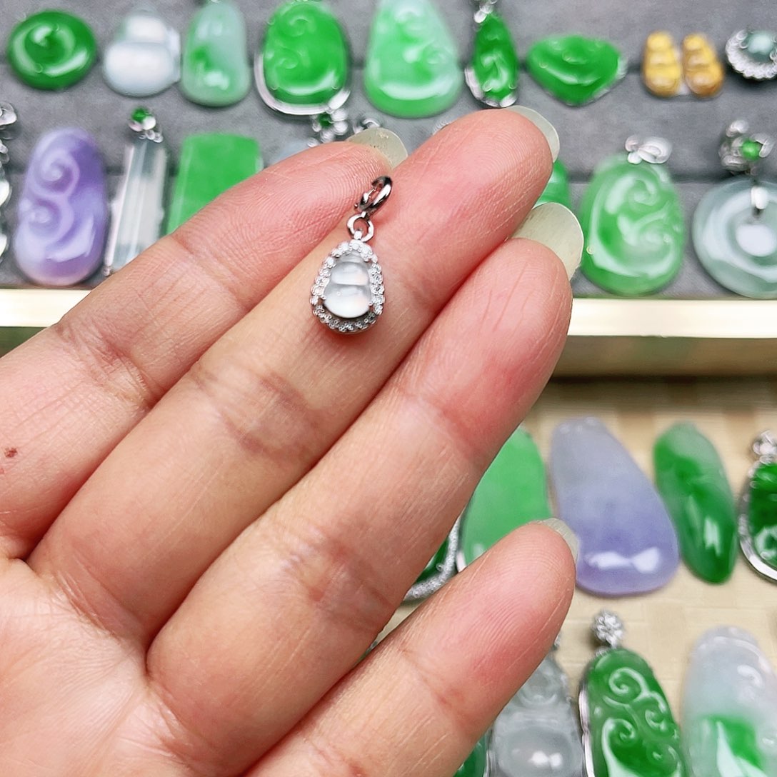 翡翠颈饰未镶嵌裸石