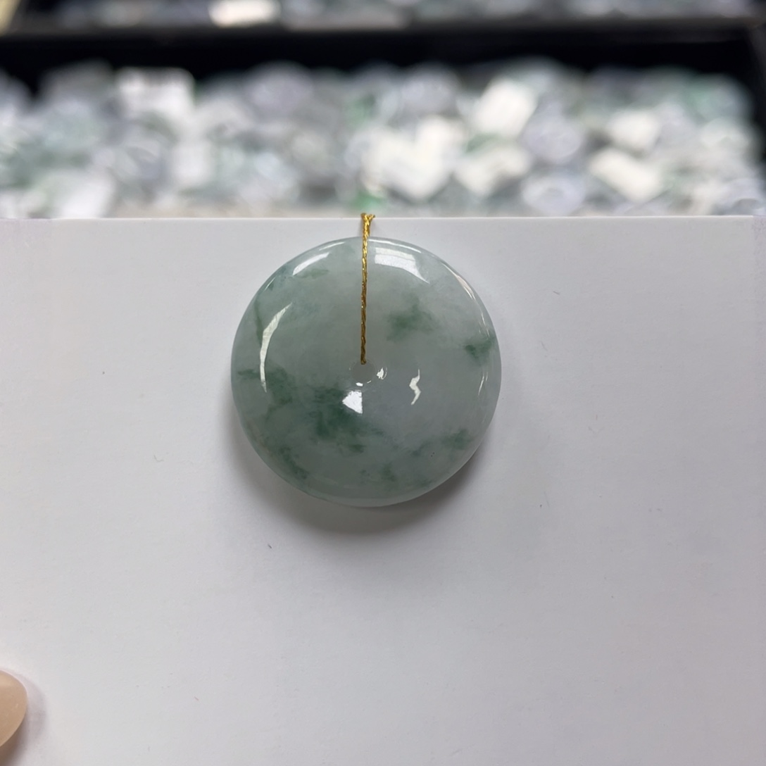 颈饰未镶嵌翡翠平安扣