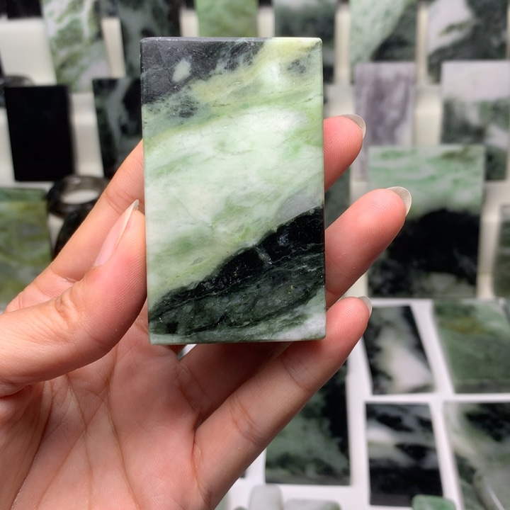 独山玉颈饰未镶嵌