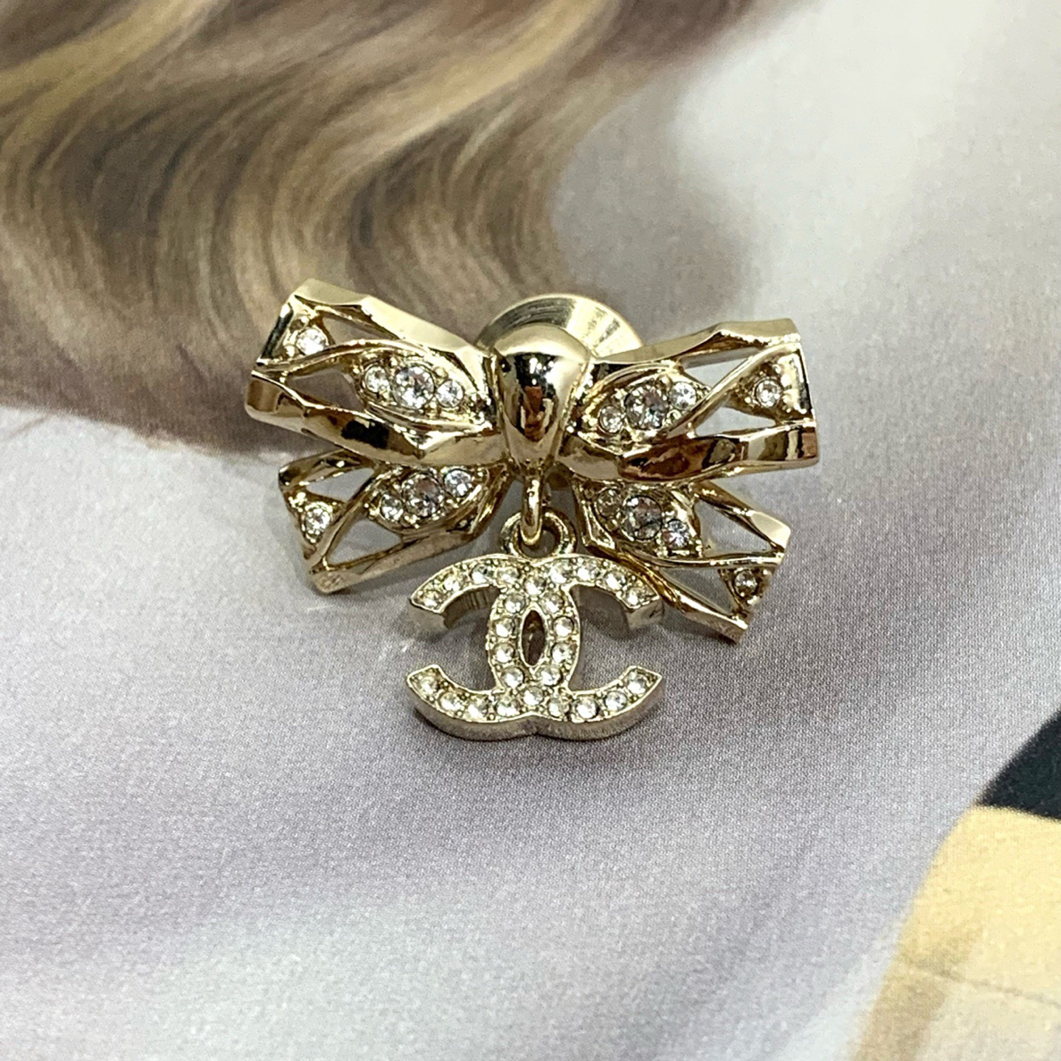 99新 Chanel/香奈儿 24B 金色水钻镂空蝴蝶结胸针