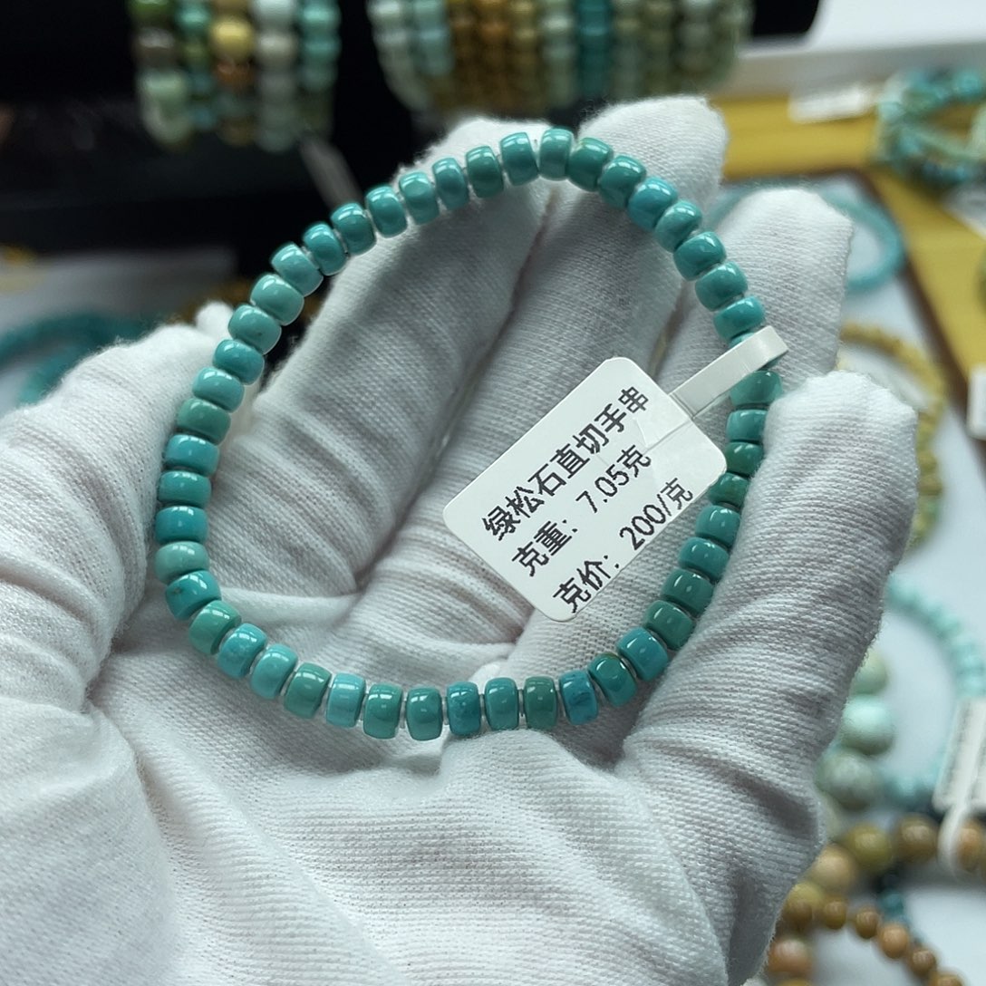 苏***格绿松石未镶嵌珠宝奇石