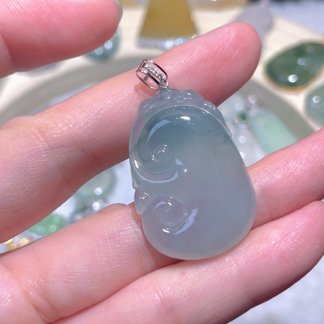 翡翠18K金镶嵌颈饰翡翠