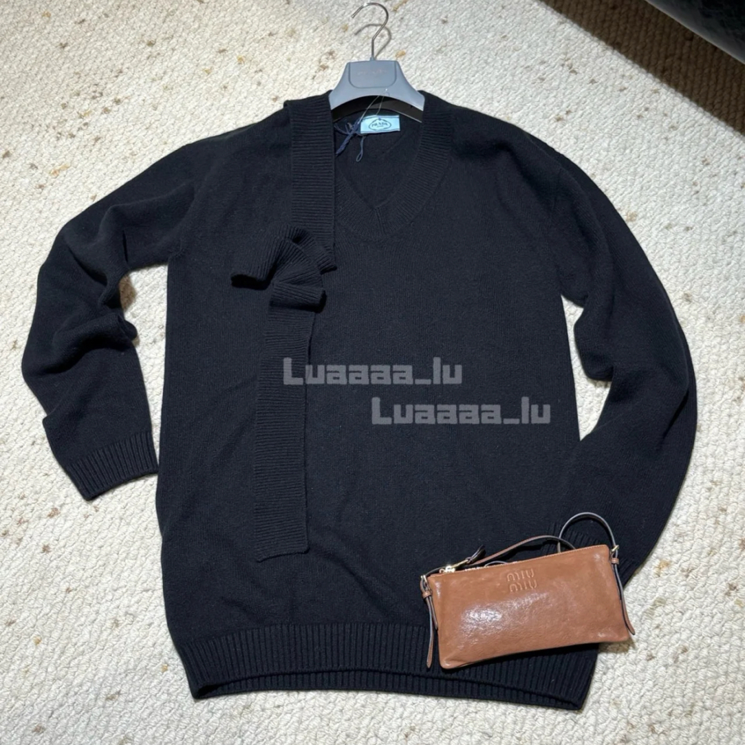 未使用 Prada/普拉达 100%羊绒飘带V领纯色套头打底衫 女款 秀款