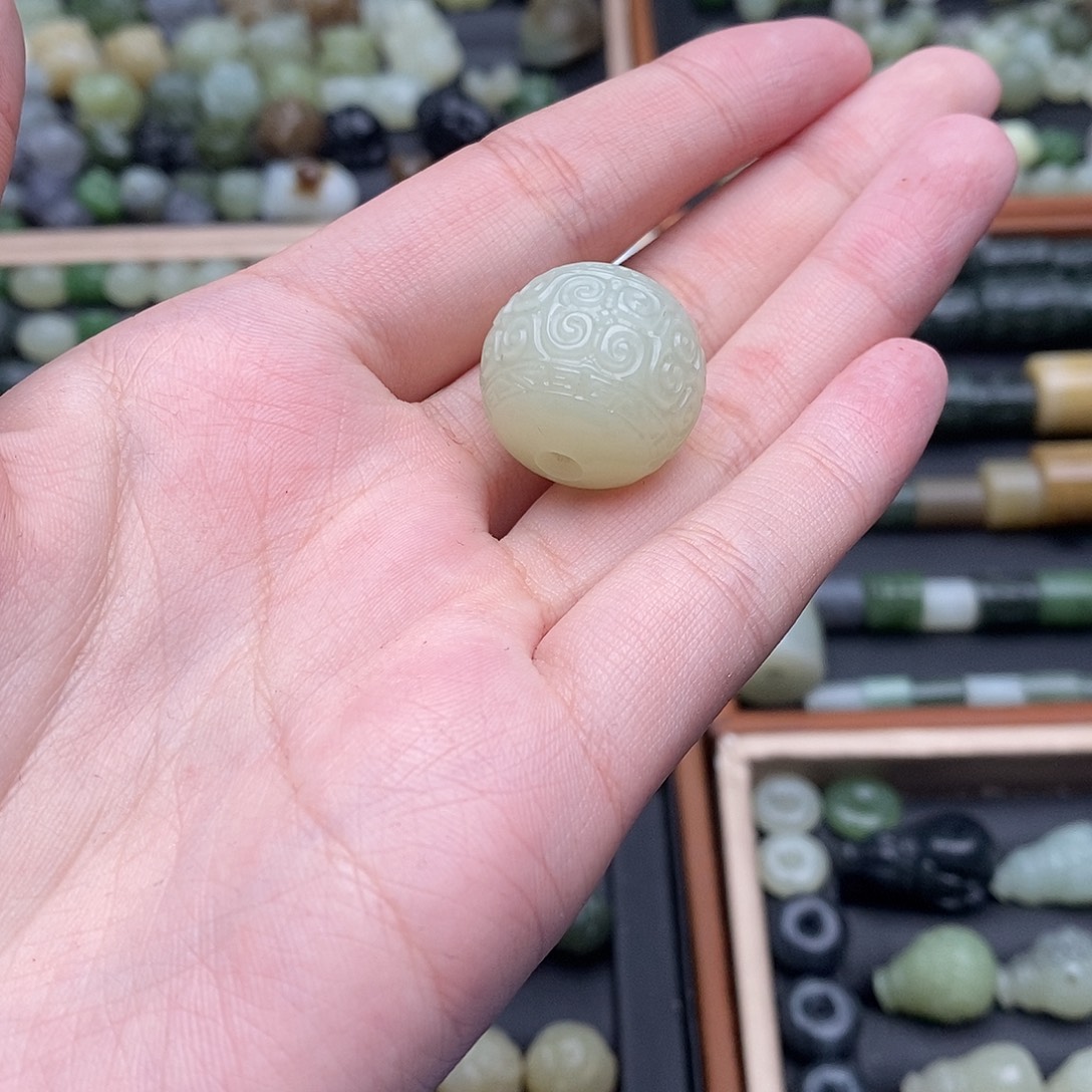 京***送和田玉未镶嵌珠宝半成品