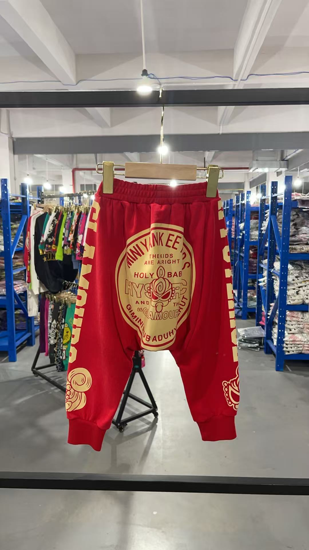 307 英文圆圈大屁裤 红