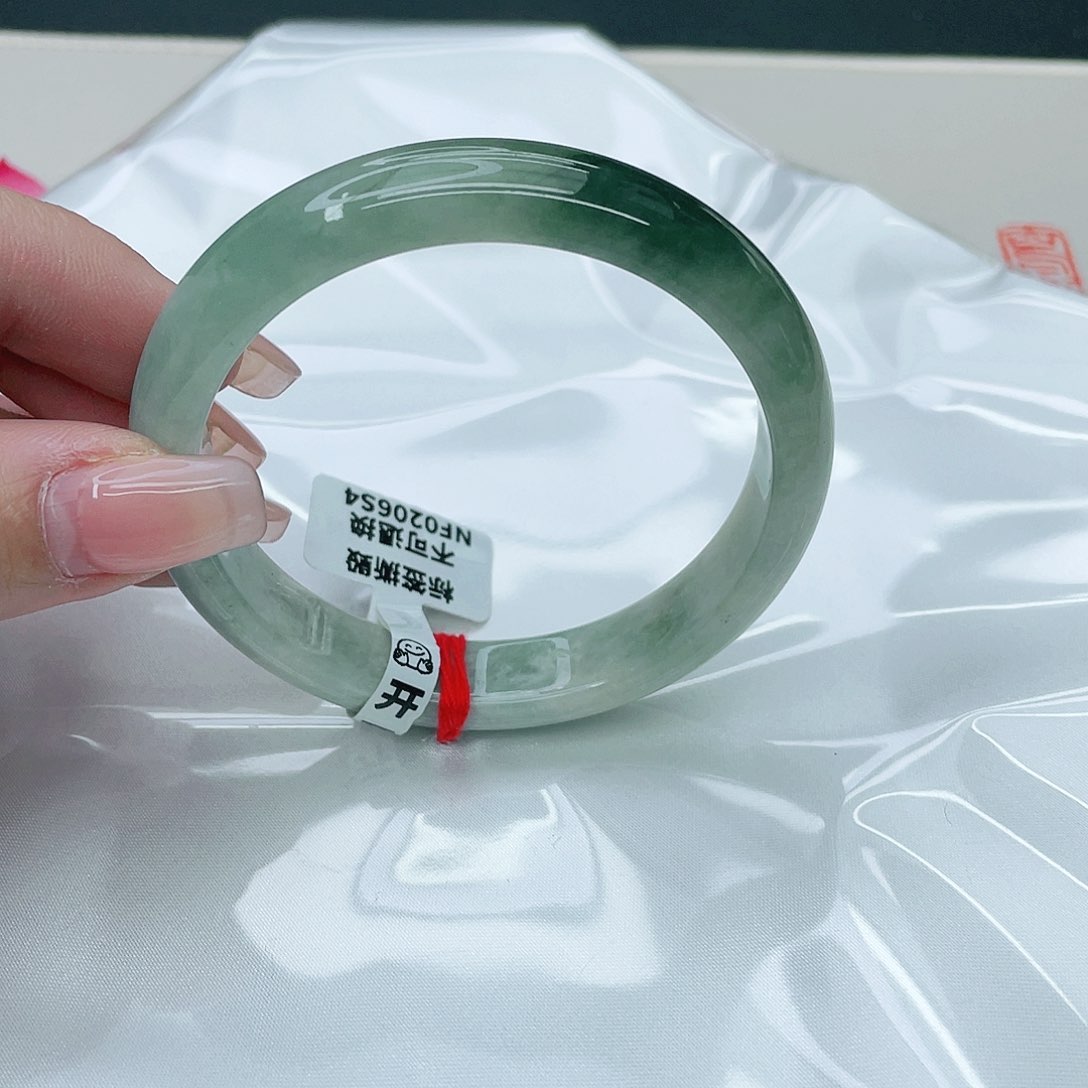 翡翠手镯未镶嵌正57.5