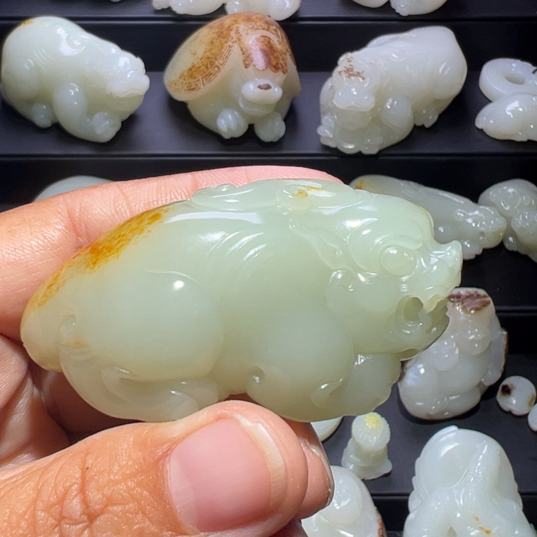 从***记和田玉未镶嵌颈饰