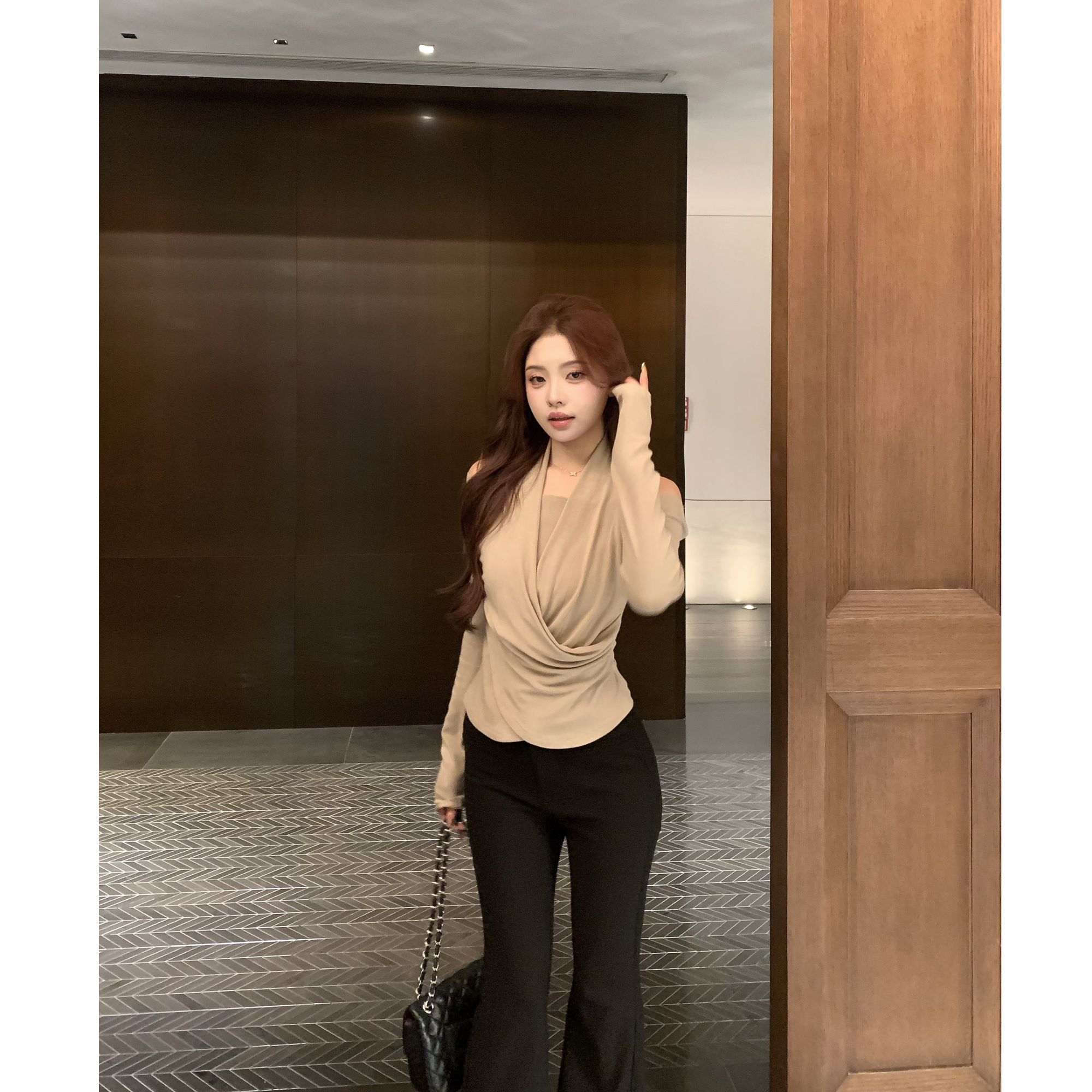 SZA【幽影花语】秋冬新款时尚设计感交叉挂脖长袖打底针织衫A-2383