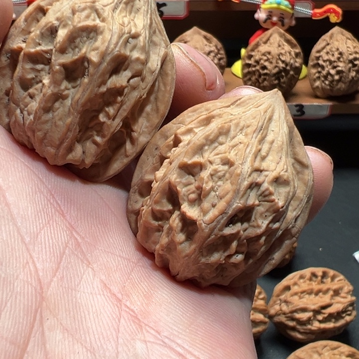 文玩核桃吊坠川字鸡