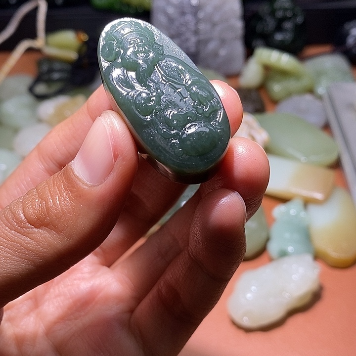 和田玉未镶嵌颈饰