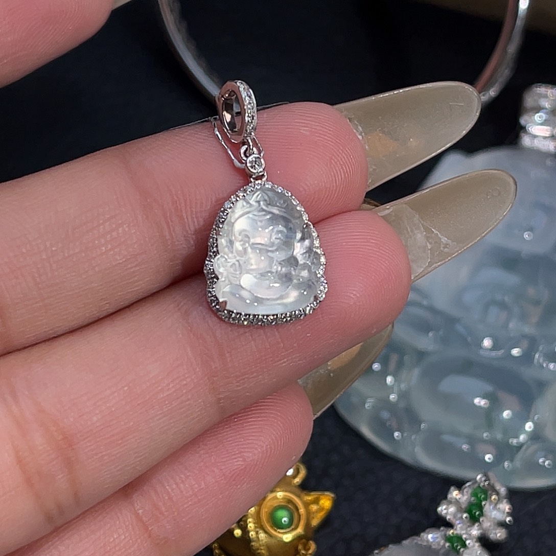 翡翠18K金镶嵌颈饰大象