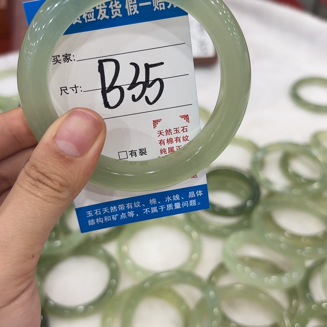 妮***泳蛇纹石玉未镶嵌手镯