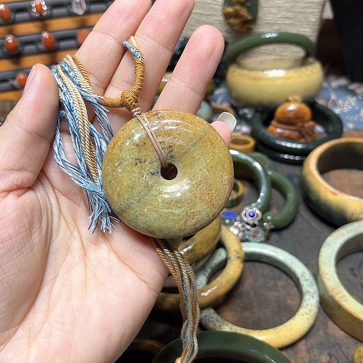 岫岩河磨玉（透闪石质玉）吊坠未镶嵌