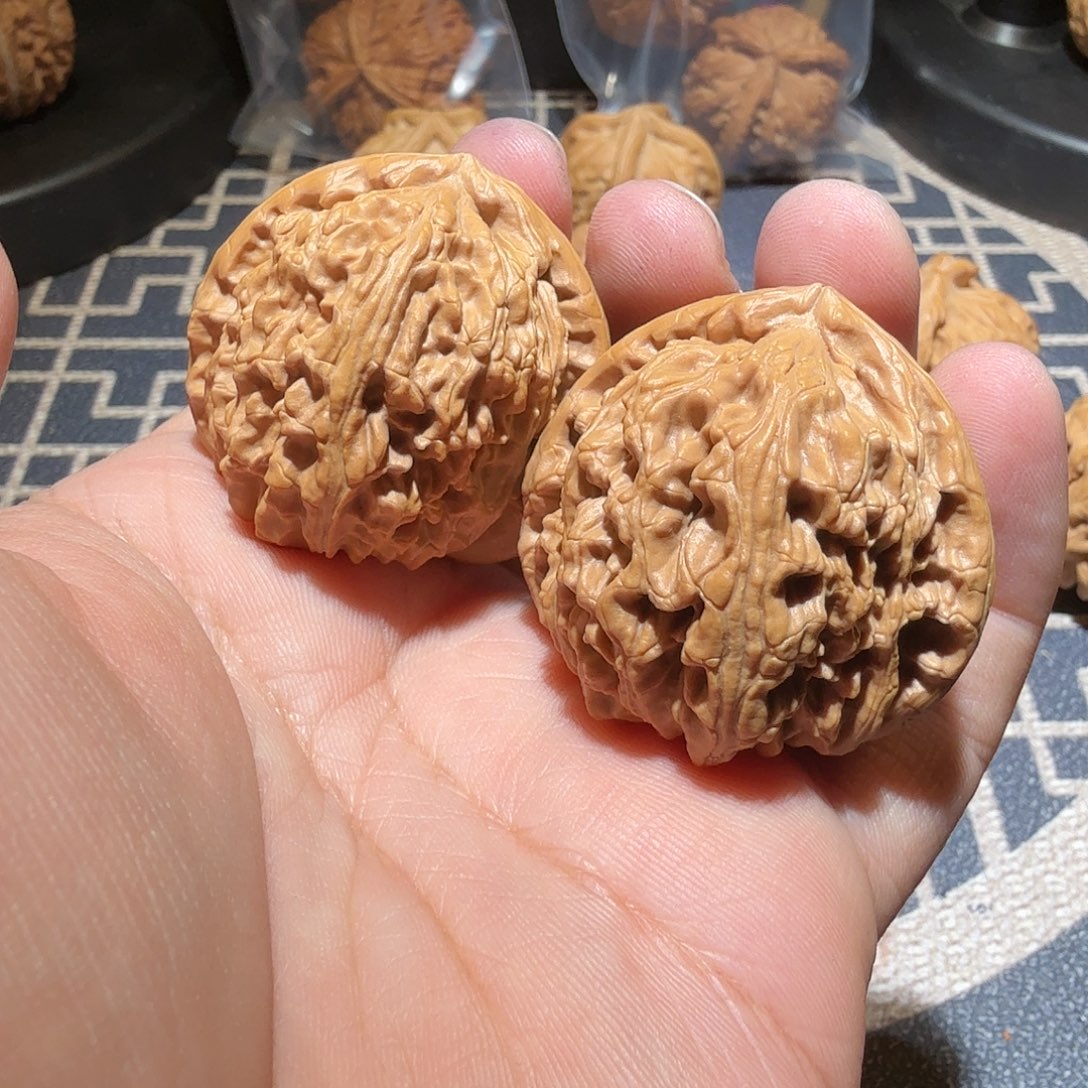 文玩核桃把件三角白