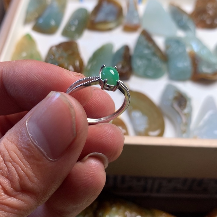 聆***听翡翠未镶嵌颈饰翡翠