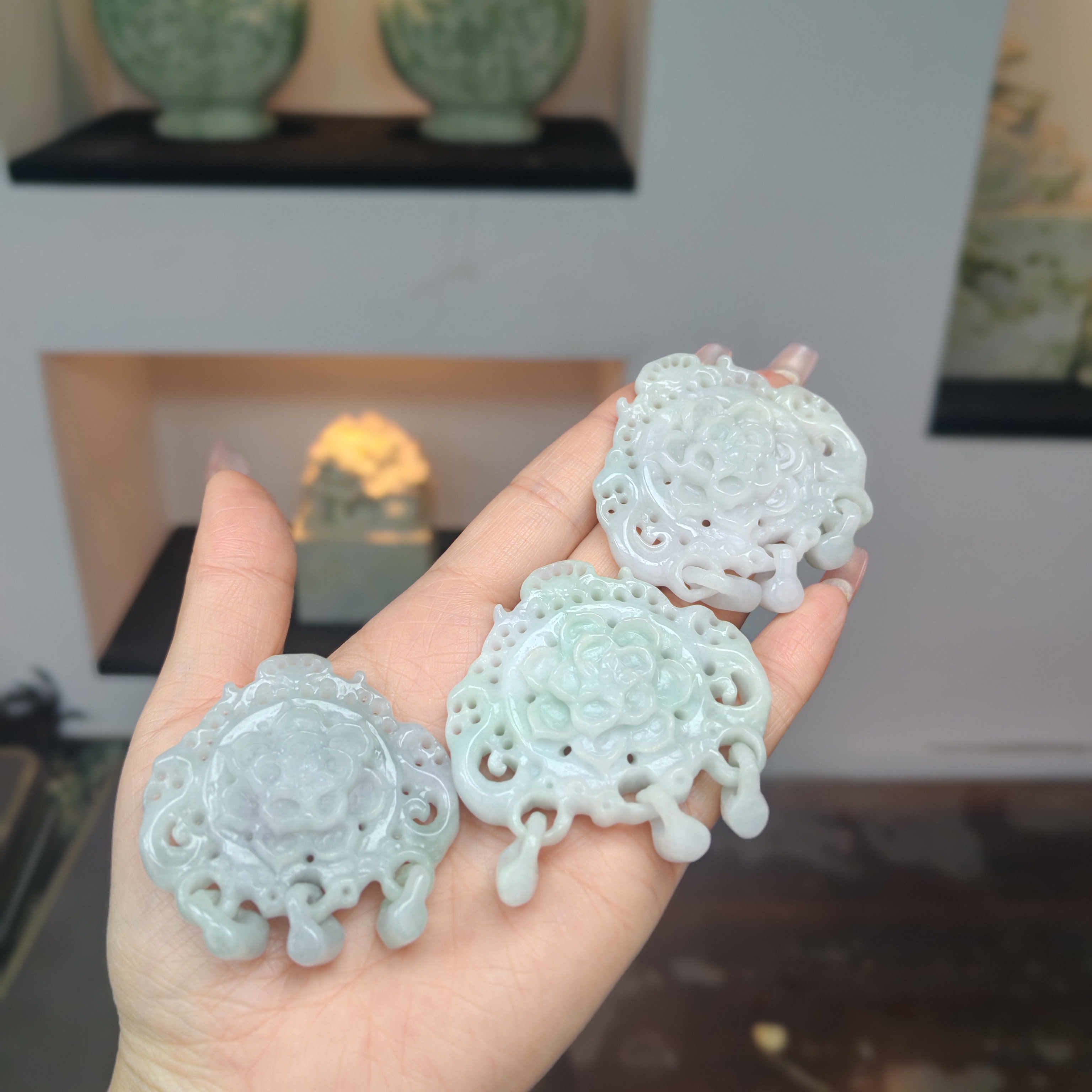 翡翠上品精美太阳花鬼工环挂件【随机发货其中一个】
