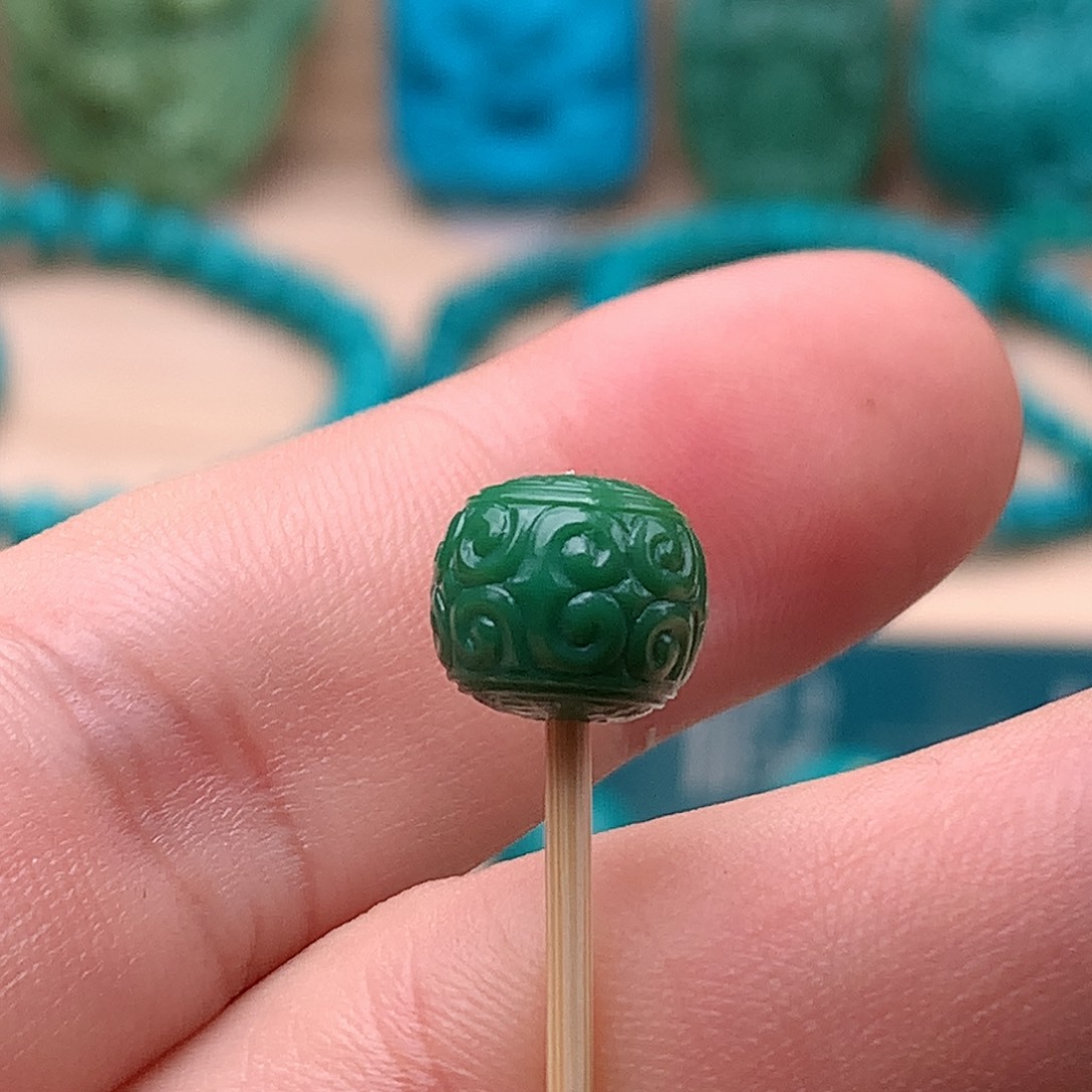 绿松石未镶嵌颈饰