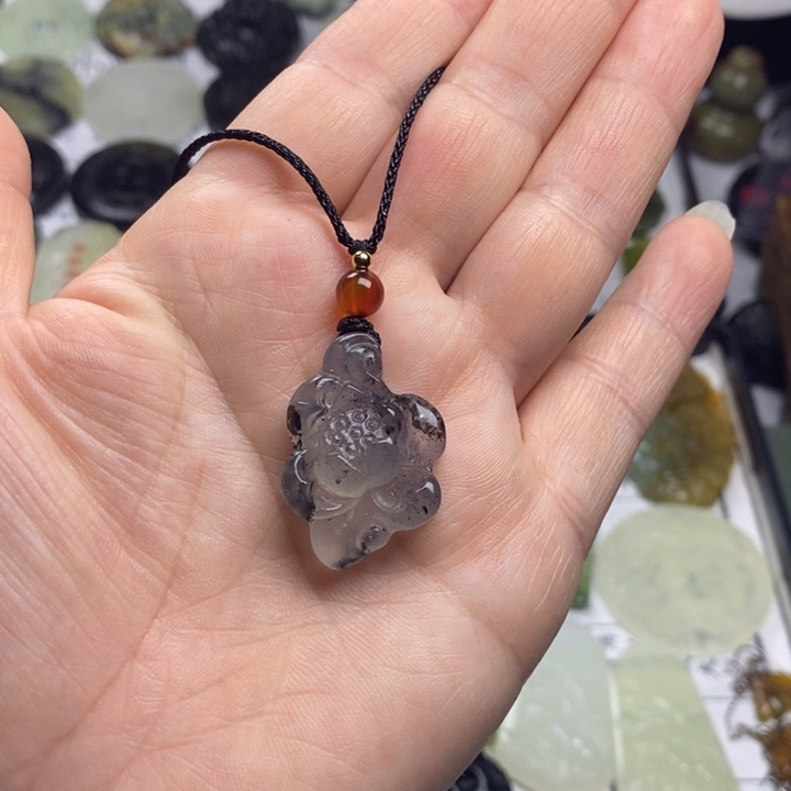 蛇纹石玉颈饰合金