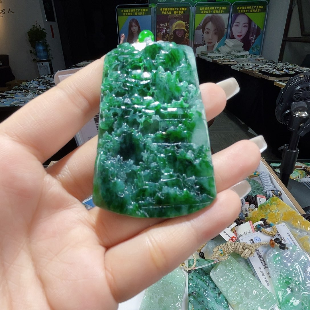 颈饰未镶嵌翡翠一