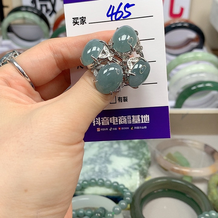 蛇纹石玉未镶嵌手镯多样性随机发其中之一