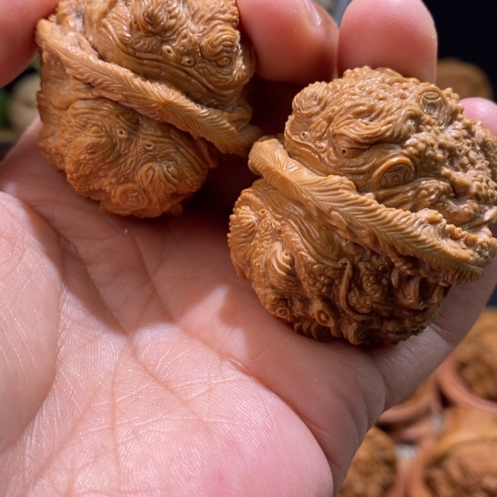核桃把件嘎*飞纯手工雕刻文玩核桃