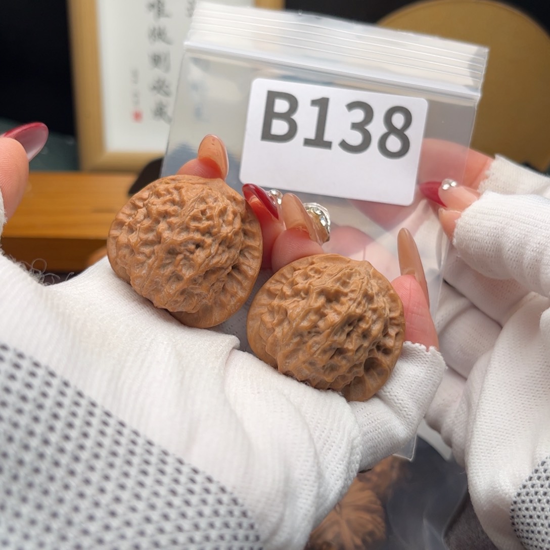 文玩核桃把件36瓷娃娃b 138