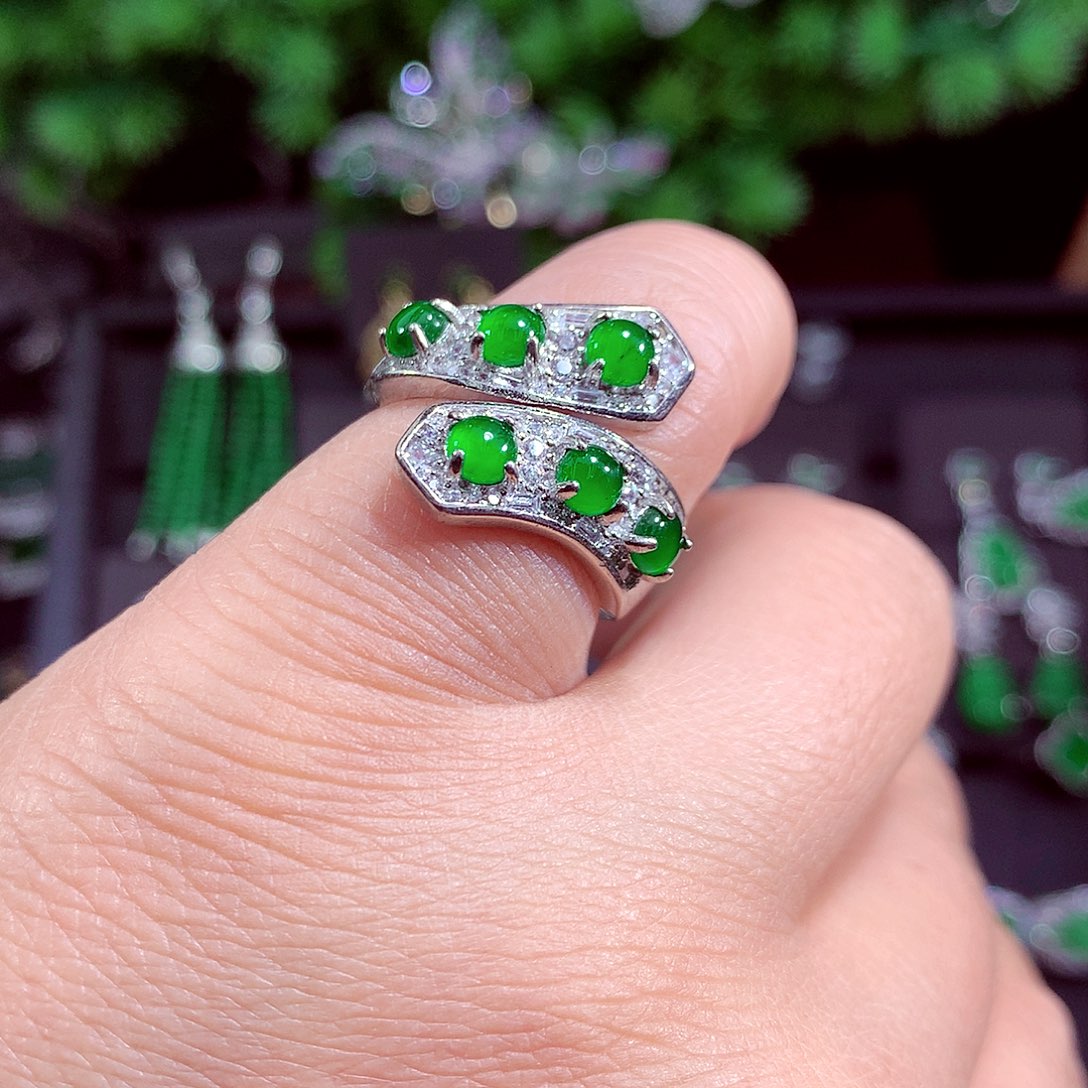 颈饰未镶嵌翡翠天然