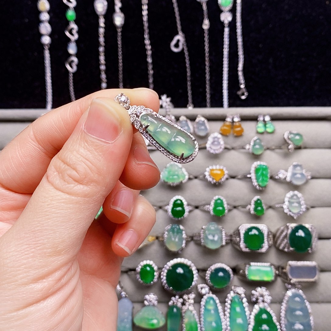 翡翠银S925镶嵌颈饰豆子