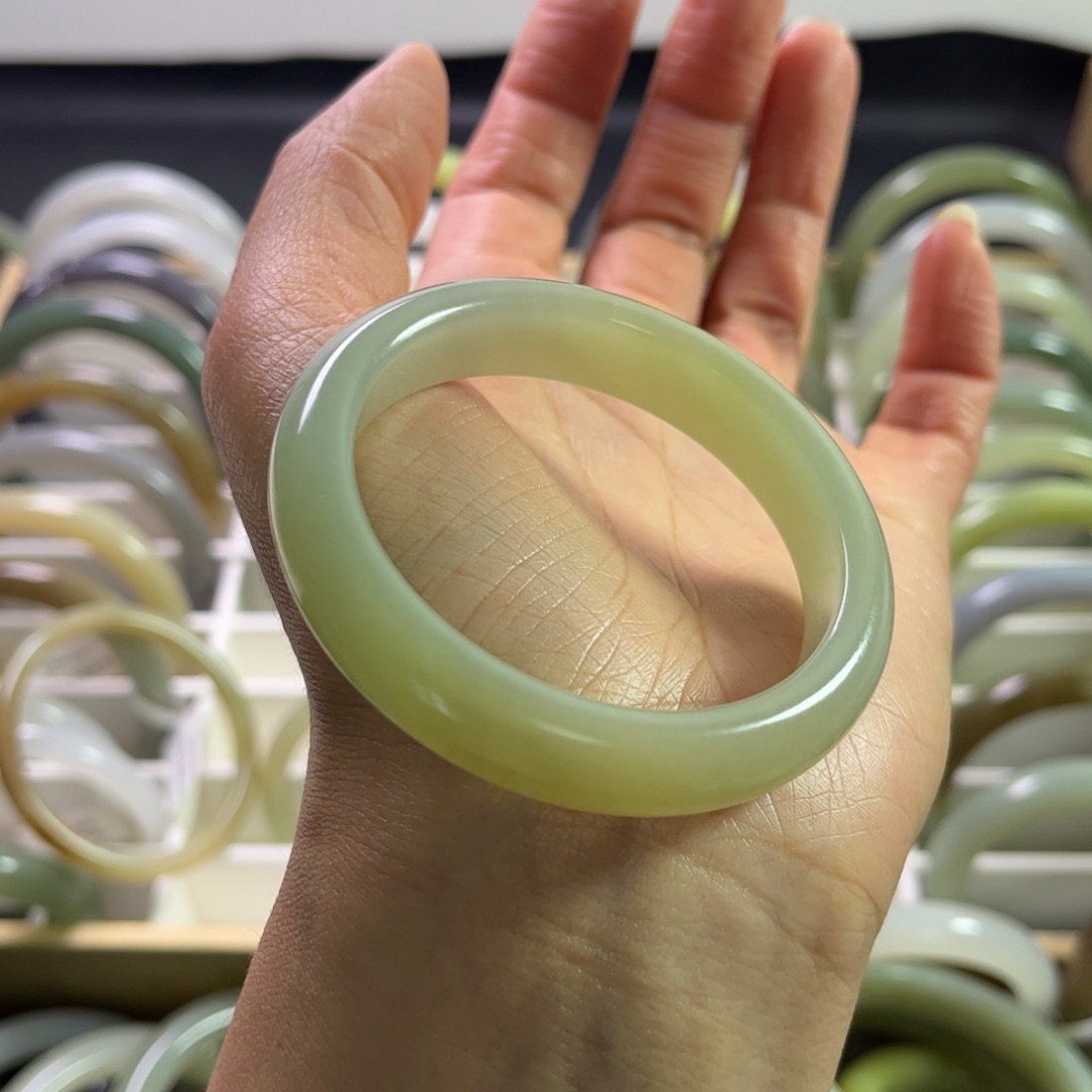 和田玉未镶嵌手镯50.8圈