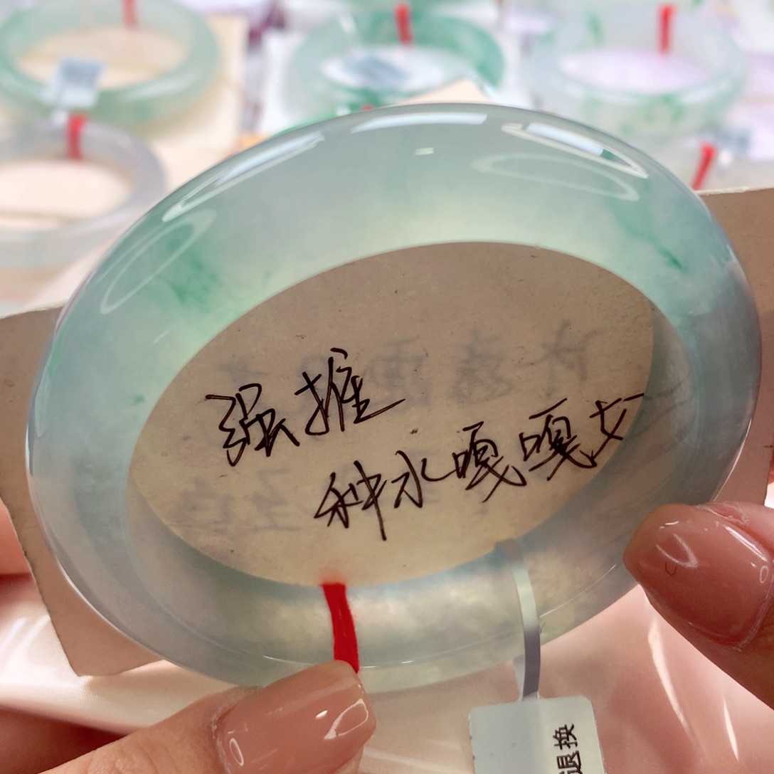 翡翠手镯未镶嵌师妹