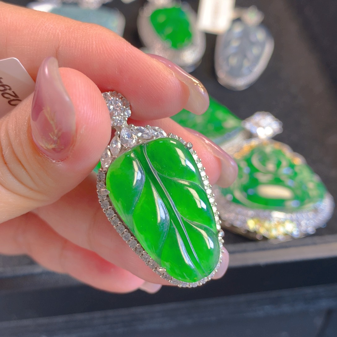 翡翠颈饰银S925镶嵌翡翠