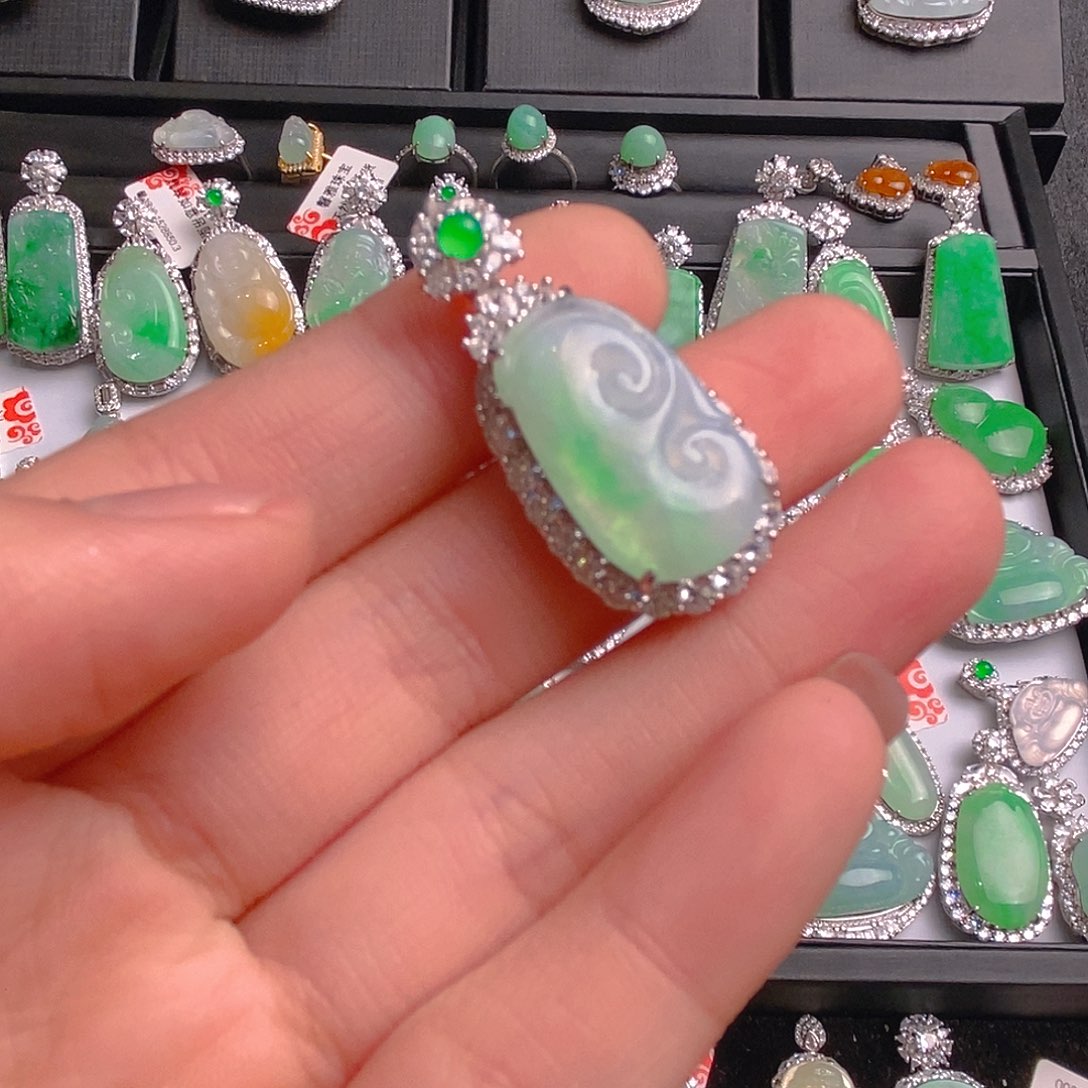 翡翠颈饰银S925镶嵌天然翡翠