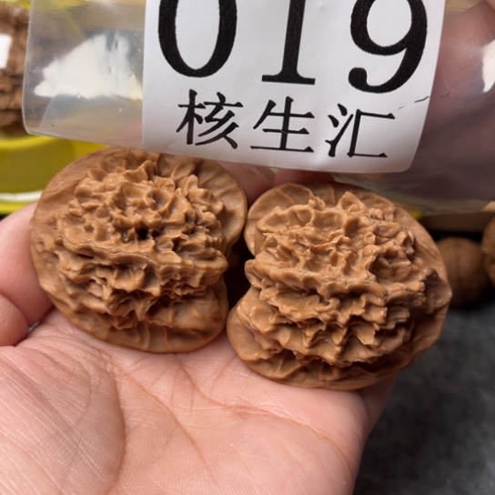 文玩核桃吊坠帝王