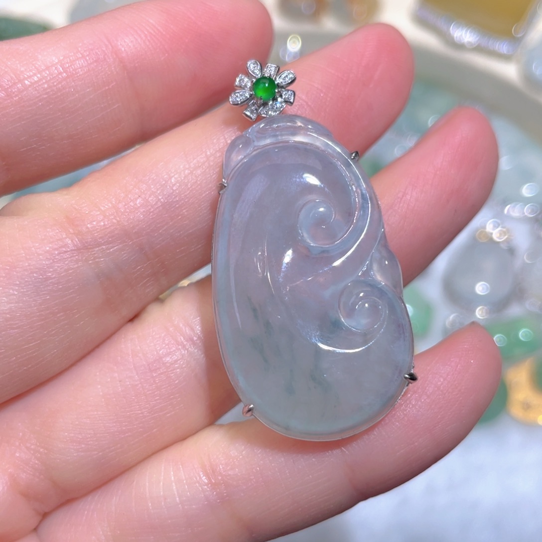 翡翠颈饰18K金镶嵌翡翠