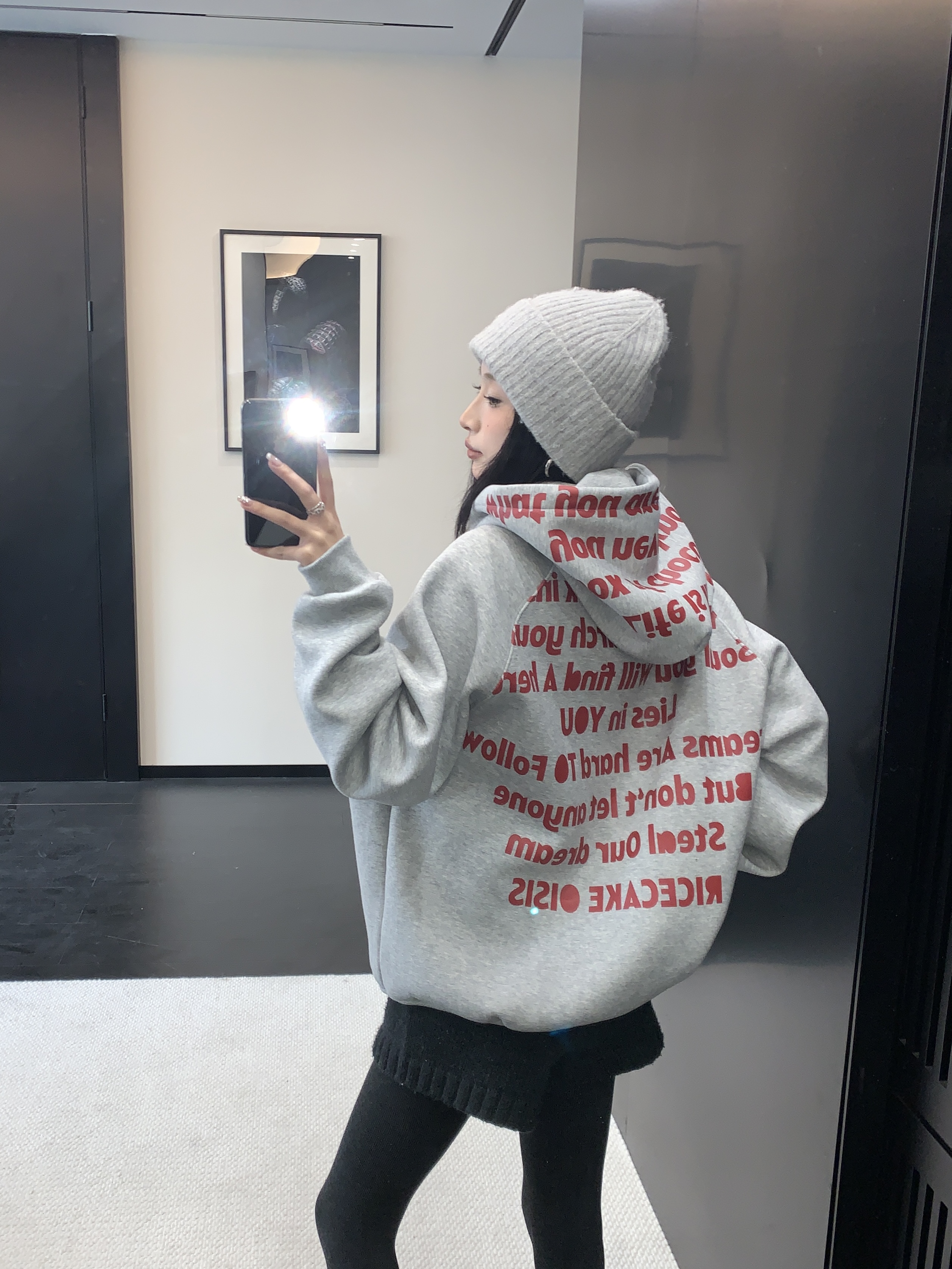 【LIUKY】冬季美式情侣加厚oversize慵懒红色印花加厚连帽卫衣女