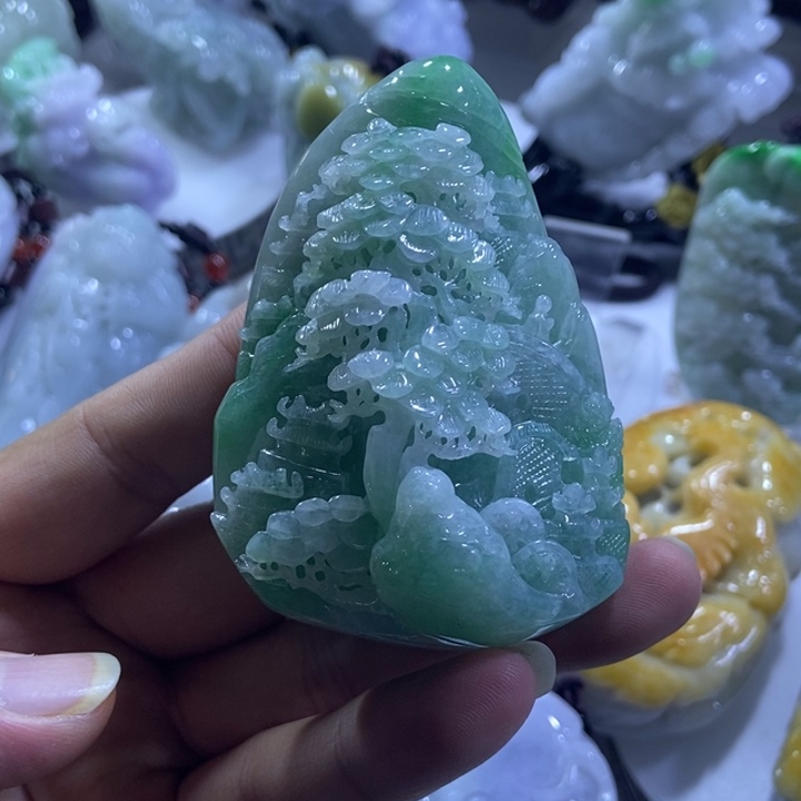 翡翠未镶嵌把件山水