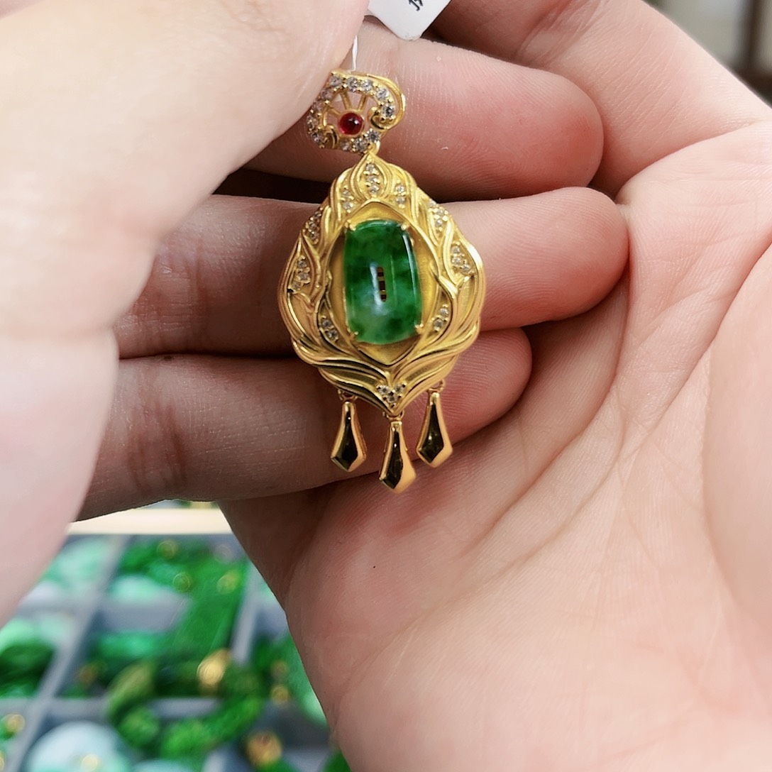 翡翠颈饰银S925镶嵌吊坠