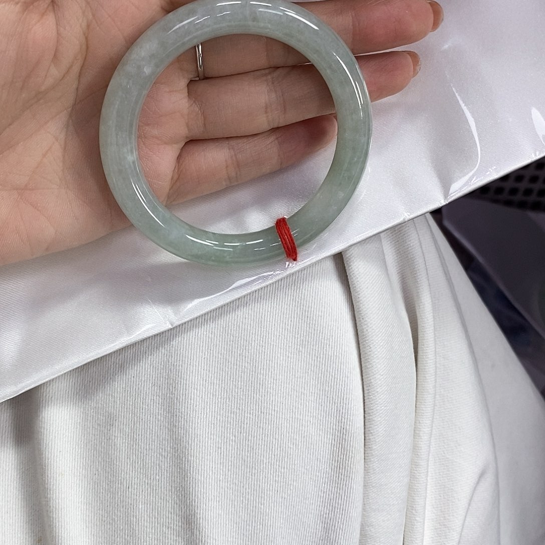 翡翠手镯未镶嵌天然翡翠