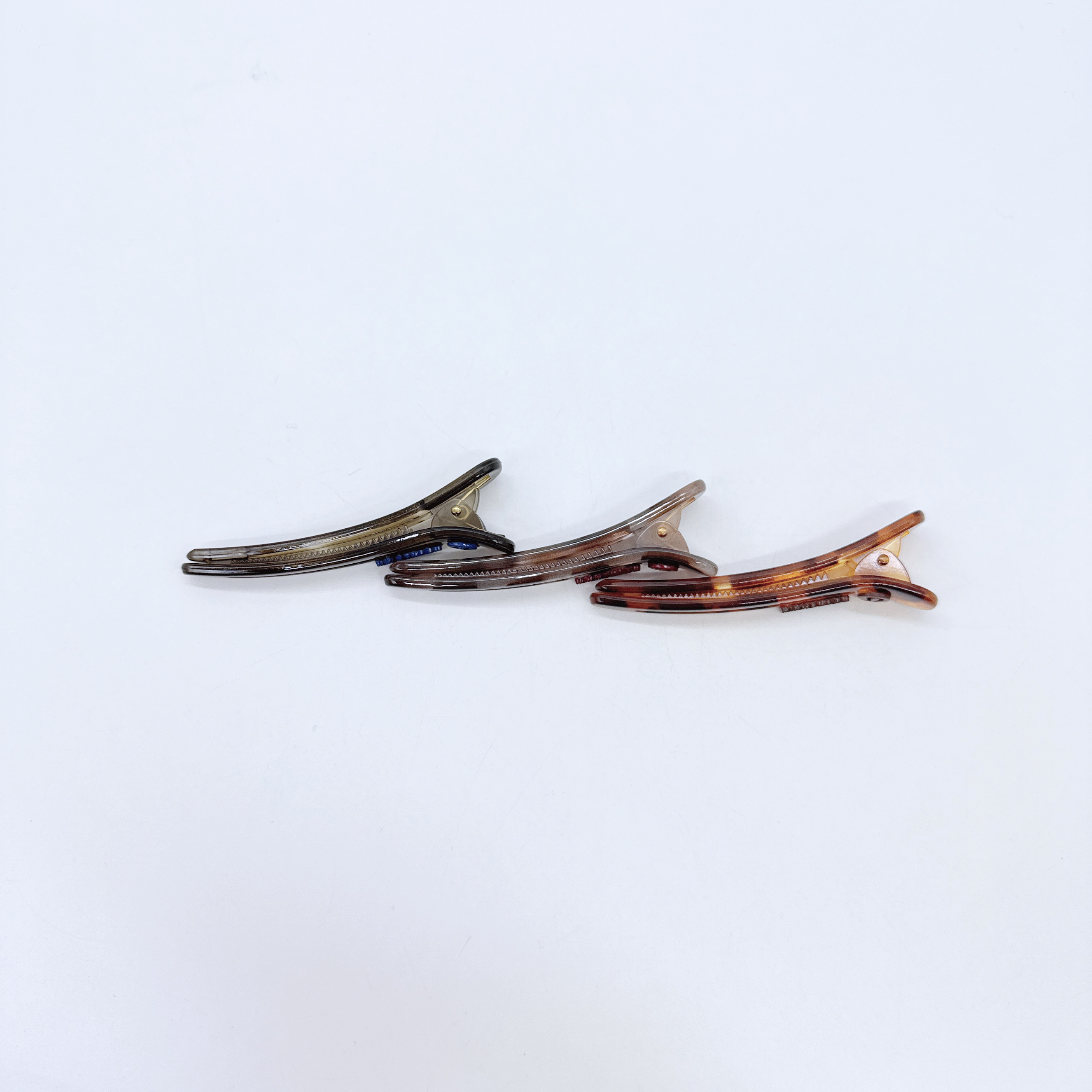 Mi33 字母小圆标长镂空鸭嘴夹 Y13057I2-3