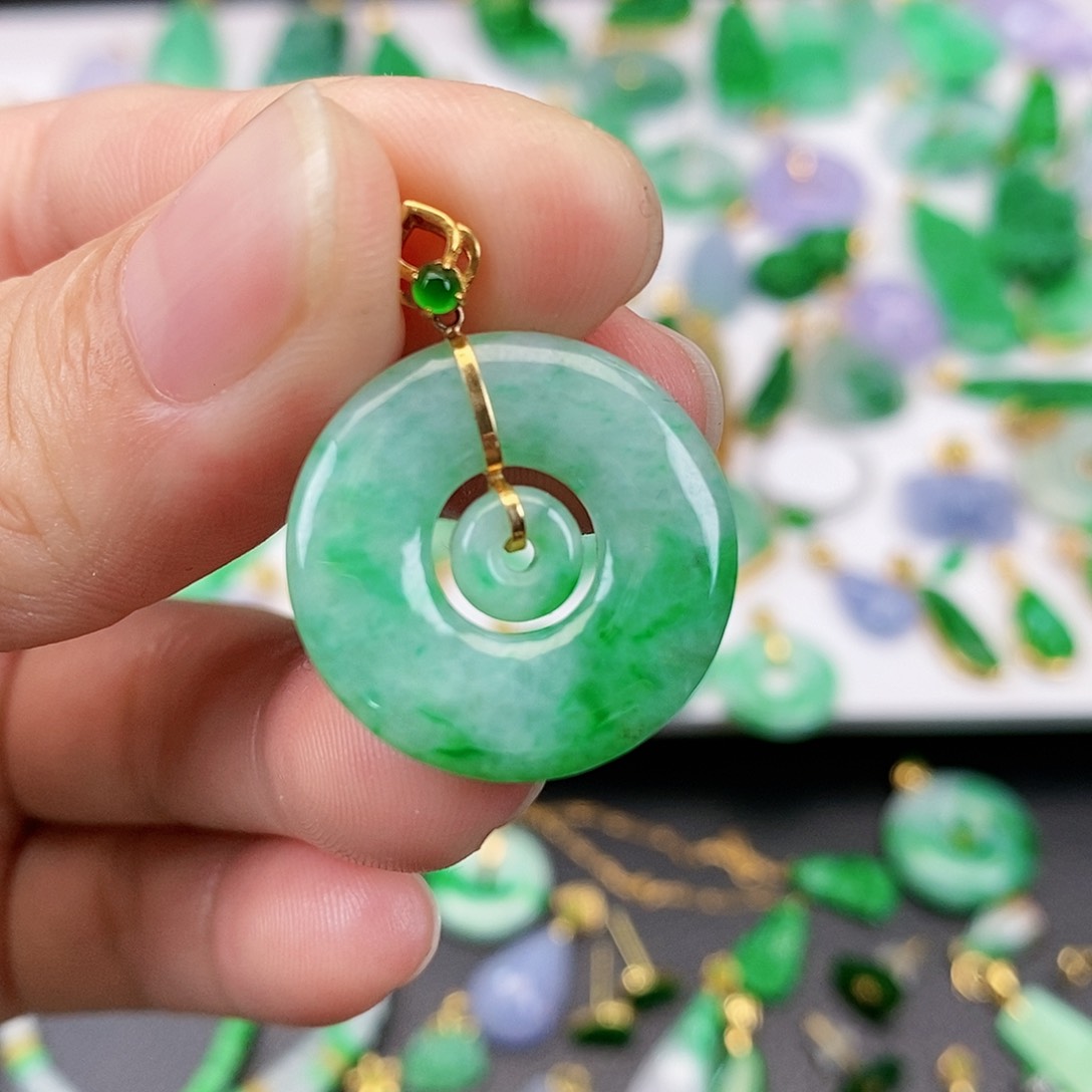 翡翠吊坠(不含链)18K金镶嵌