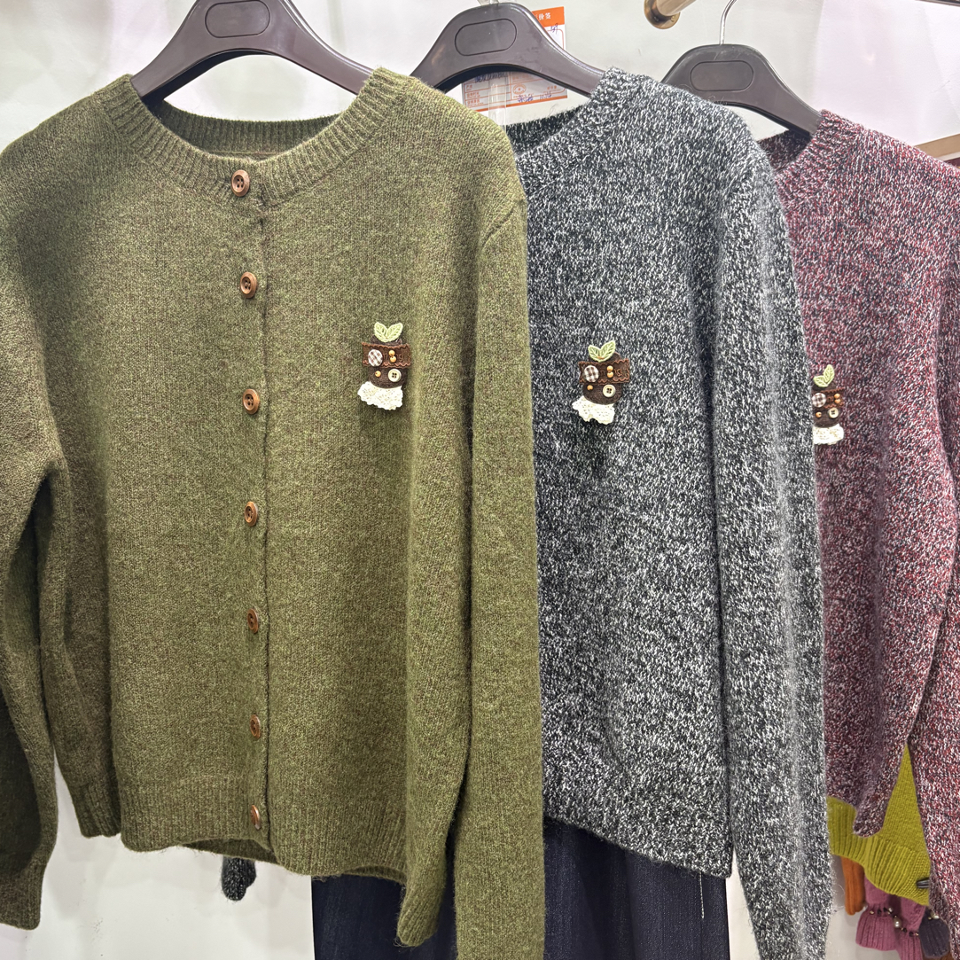 圆领开衫套头针织衫