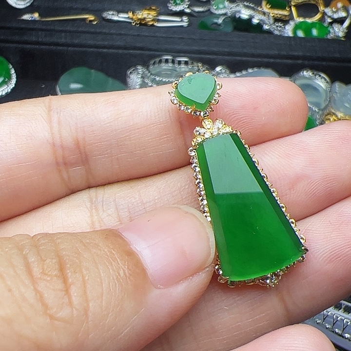 A***嗨翡翠18K金镶嵌吊坠(不含链)