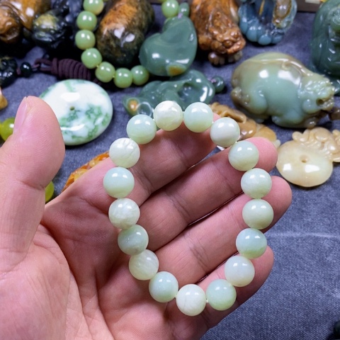 未镶嵌蛇纹石玉手链心***?