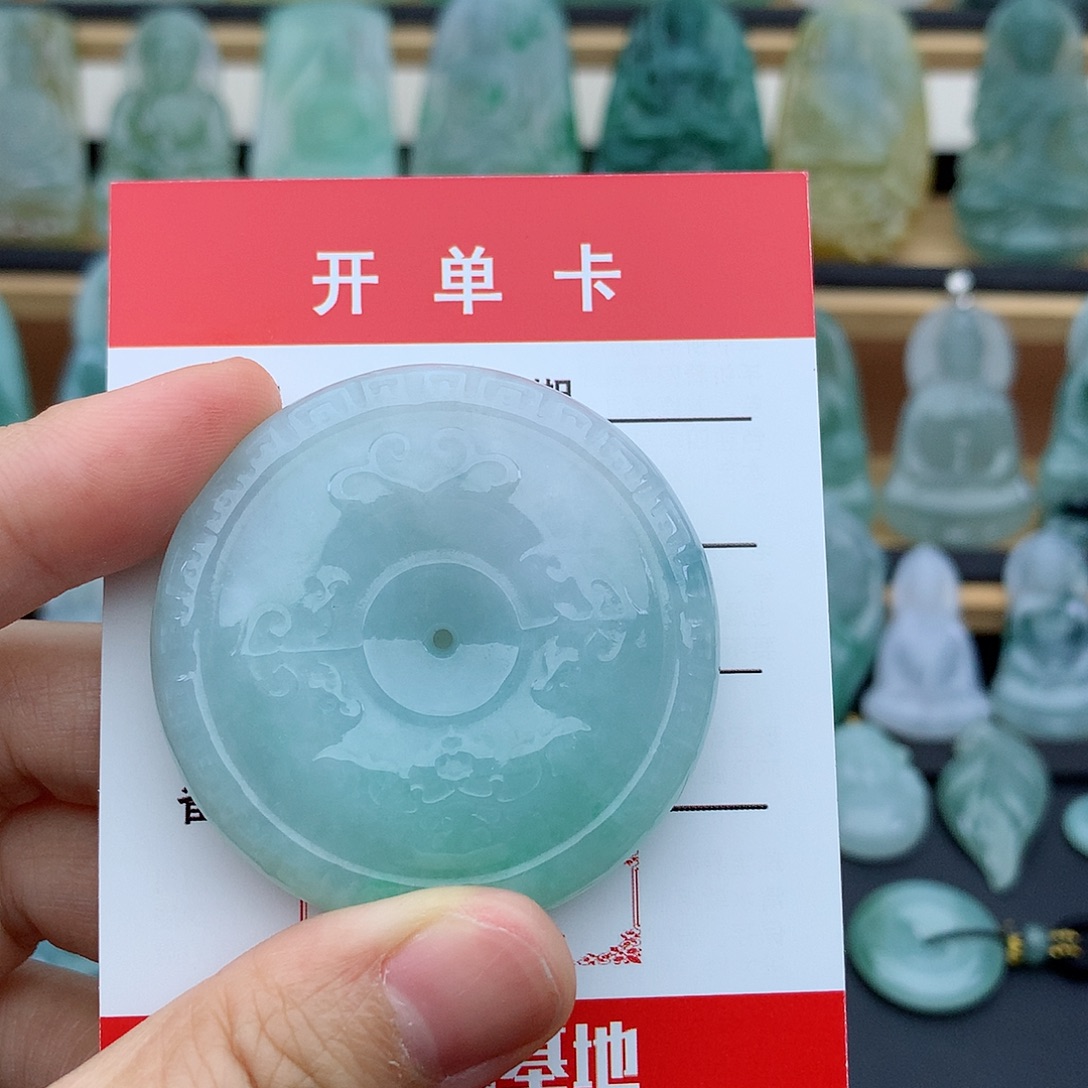 翡翠未镶嵌颈饰平安扣