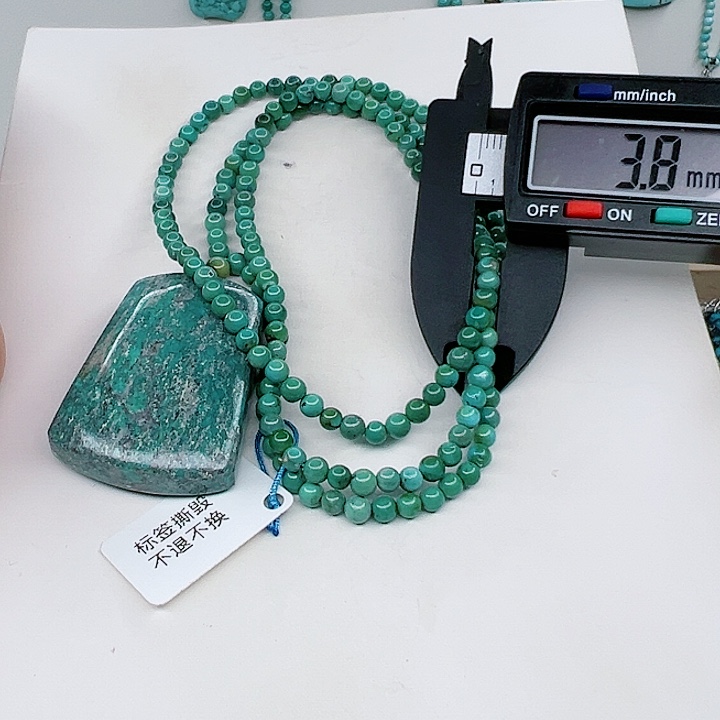 绿松石颈饰未镶嵌